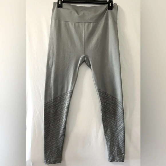 Fabletics Gray Leggings, Tiger Striped Print on the Bottom Size Large - Picture 2 of 5